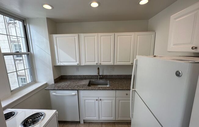 1 bed, 1 bath, 1,091 sqft, $1,400, Unit New King Edward  603