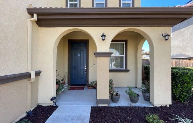 Gorgeous 4 Bed Located in Great Gated Community