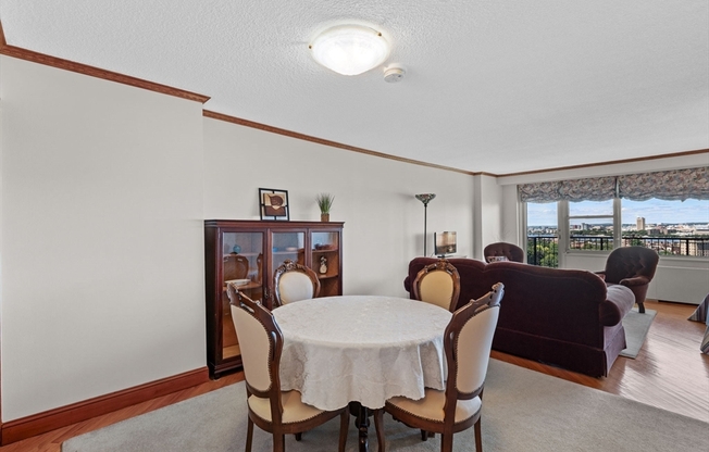1 bed, 1 bath, 590 sqft, $3,150, Unit 17J