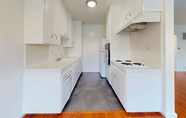 3525 Jasmine Ave