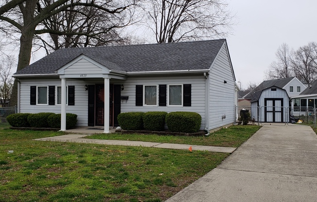 Adorable 2 Bedroom 1 Bath Home near Southern Parkway
