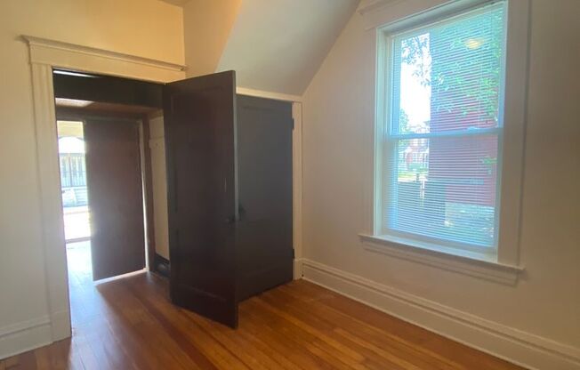 3 beds, 1 bath, 1,286 sqft, $1,395, Unit 529 Eiler St 1F