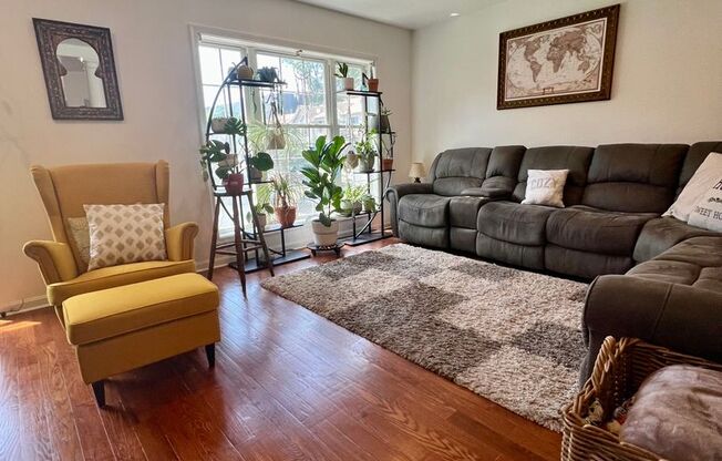 Stunning 3-Bedroom Townhome with 1-Car Garage! Available October 1st!
