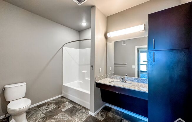 2 beds, 1 bath, 1,070 sqft, $1,445, Unit 5520-4216
