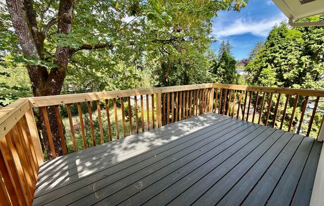 Freshly Remodeled 5bd/2.5bath Home w/ Daylight Basement in Heart of Multnomah Village