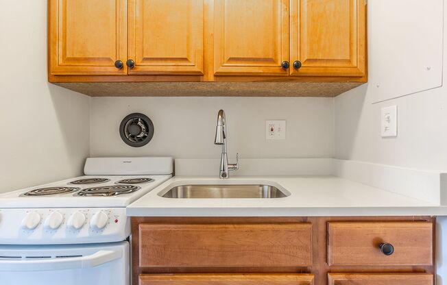 1 bed, 1 bath, 423 sqft, $1,295, Unit 01