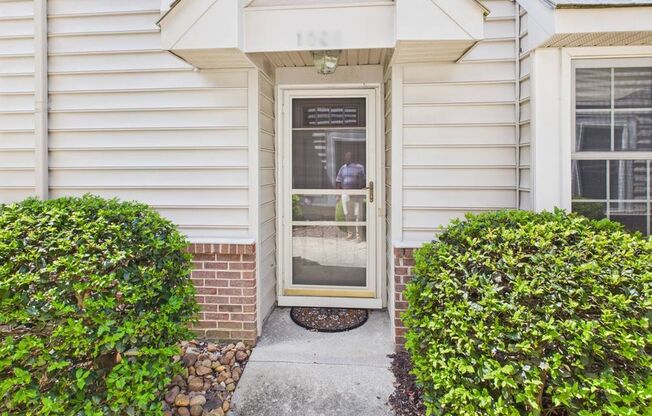 Charming 2 Bedroom 2 Bathroom Condo Located in Virginia Beach Available August 1st,2025