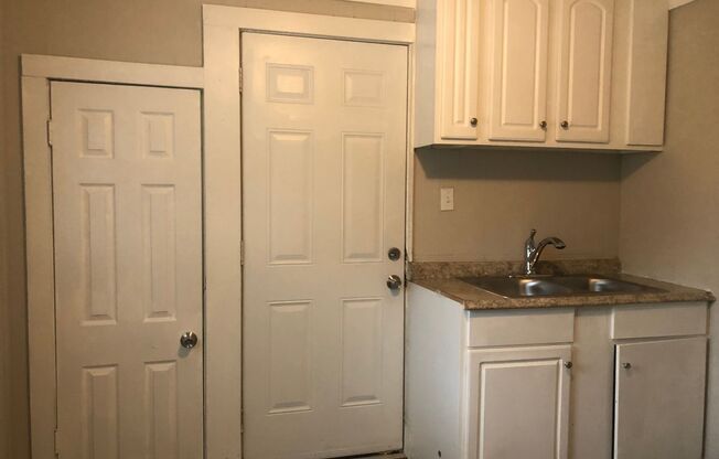 **Holiday Move-in Special**$500 off the first full month's rent!