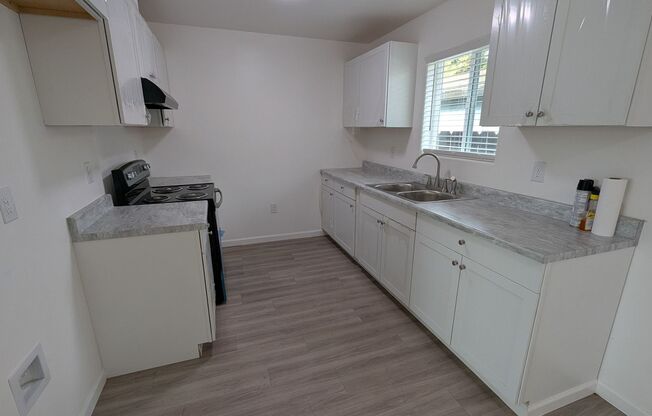 2 beds, 1 bath, 900 sqft, $1,395, Unit Apt. A