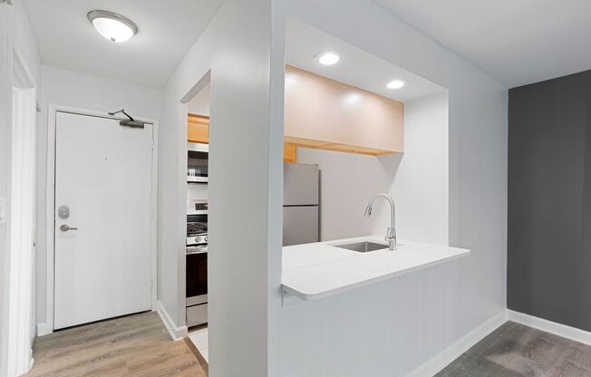 Studio, 1 bath, 298 sqft, $1,400, Unit 437