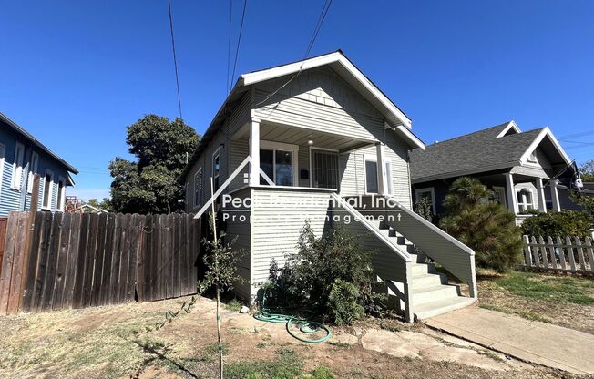 Charming 2bd/1ba Bungalow With Fenced Yard!