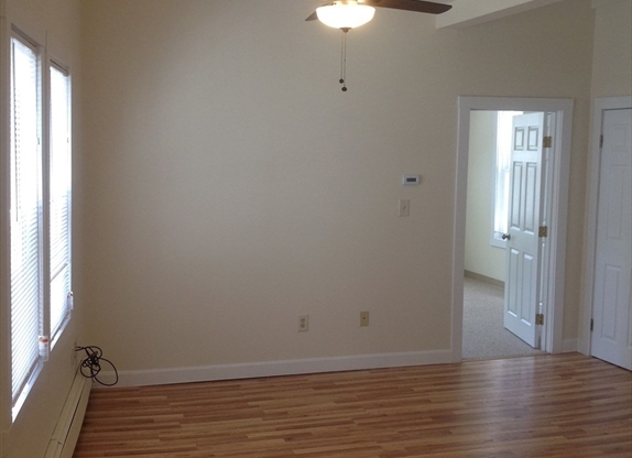 1 bed, 1 bath, 700 sqft, $1,695, Unit 7