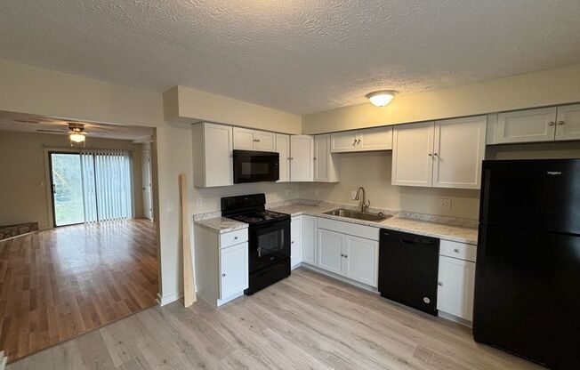 2 beds, 1.5 baths, $895, Unit 337 Unit 2