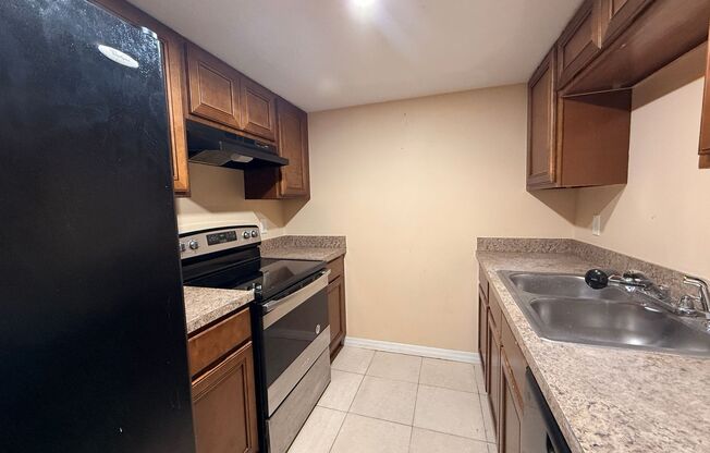 2/2 Condo with Lake Views