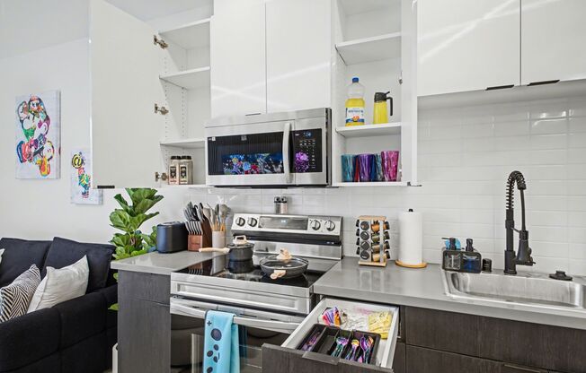 1 bed, 1 bath, 665 sqft, $1,612, Unit 402