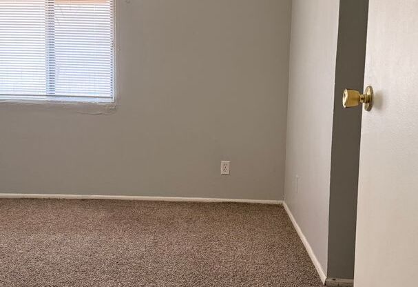 3 beds, 2 baths, $1,025