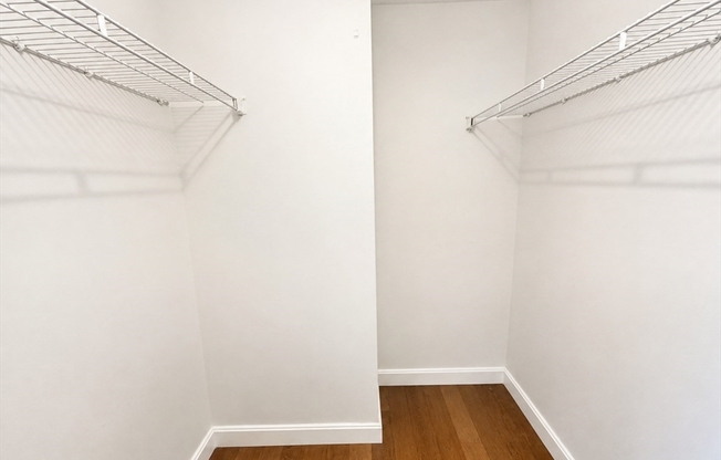 2 beds, 1 bath, 971 sqft, $4,000, Unit 7E