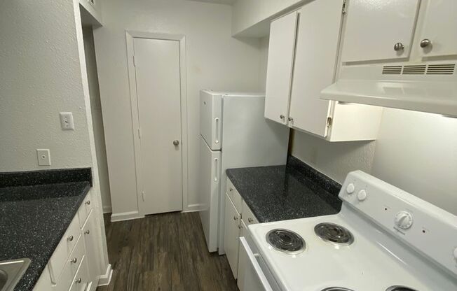 1 bed, 1 bath, 563 sqft, $1,130, Unit 2048