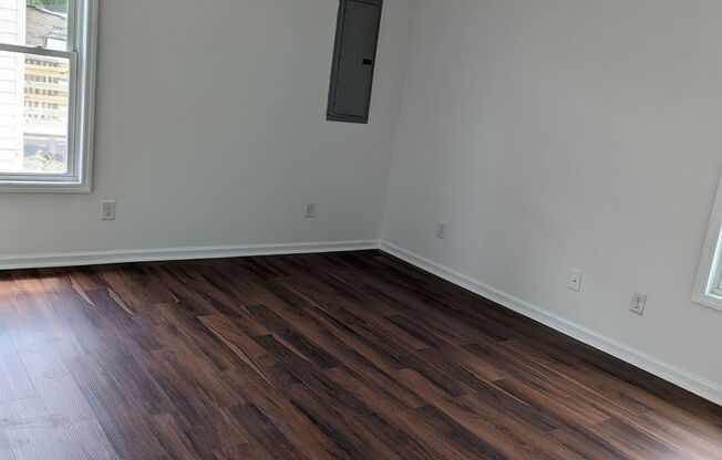 2 beds, 1 bath, $1,100