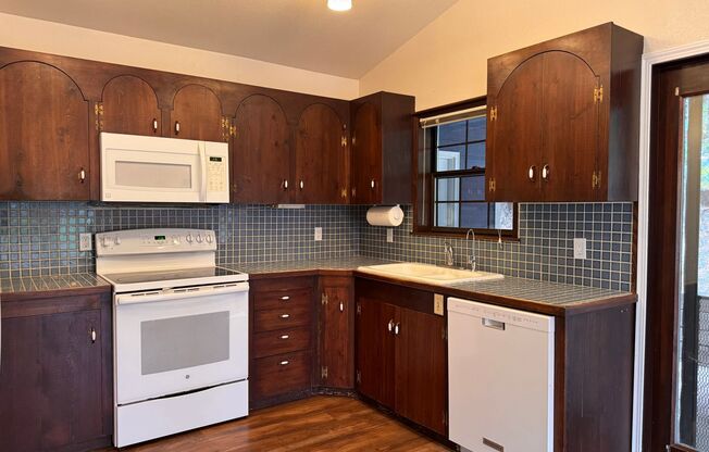 Selah 4 bedroom 3 Bathroom Double Garage, Fenced Yard