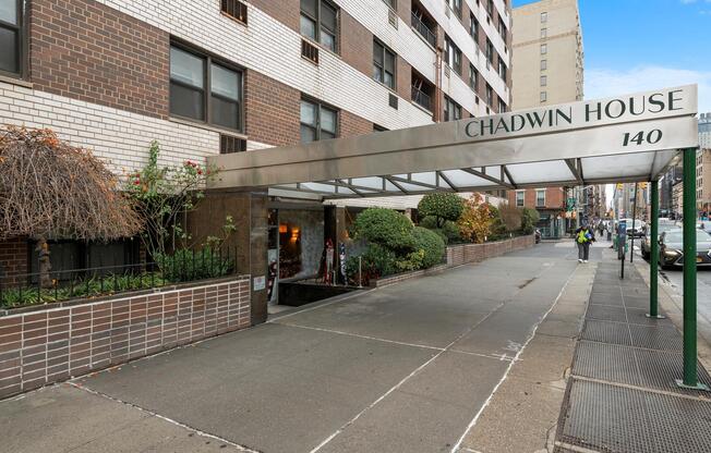 2 beds, 1 bath, $4,800, Unit 3R