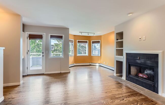 AMAZING LOCATION 2 Bed 2 Bath Condo In The Heart of Downtown Boulder - Available NOW!
