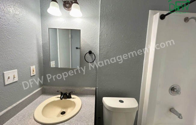 2 beds, 1 bath, $1,025