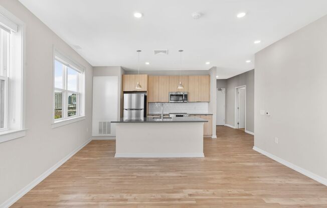 2 beds, 1 bath, 913 sqft, $3,560, Unit 402