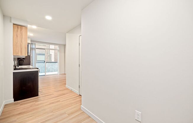 2 beds, 1 bath, 660 sqft, $2,200, Unit 208