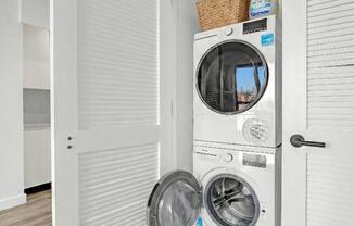 Studio, 1 bath, $2,650, Unit 911E