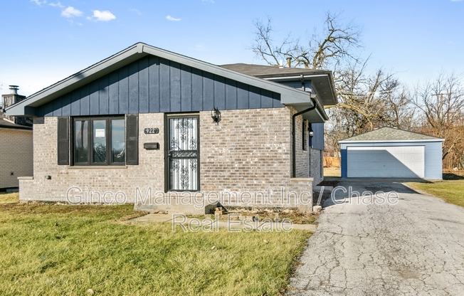 922 E 155 ST
