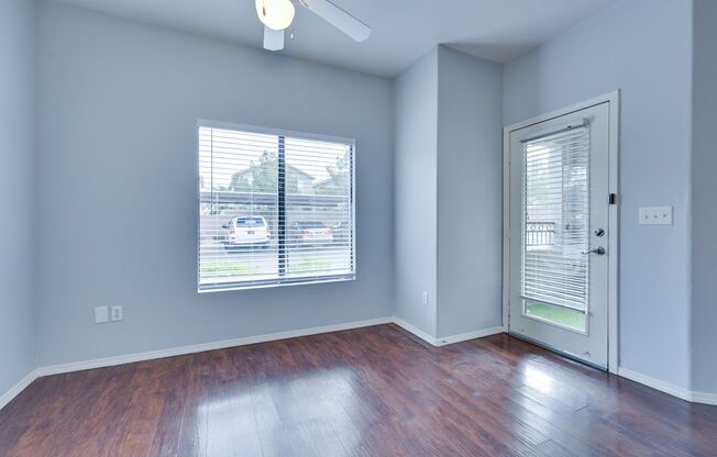 1 bed, 1 bath, $1,300, Unit # 1061