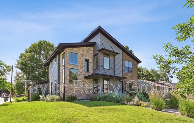 2800 S DEXTER WAY