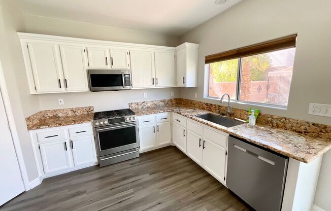 Beautiful and spacious 2 story house located in the central Blue Diamond Springs area. Home has a separate den downstairs, a large loft upstairs and a kitchen with beautiful granite countertops and stainless steel appliances.