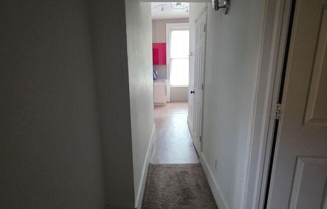 2 beds, 1 bath, $1,500, Unit 15-1