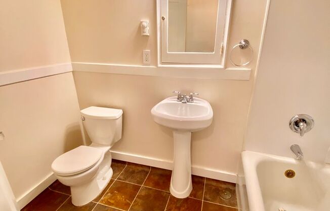 Studio, 1 bath, 462 sqft, $1,595, Unit H