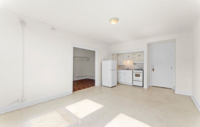 Studio, 1 bath, 417 sqft, $1,350, Unit 203