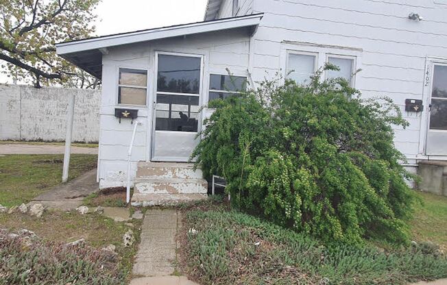 1402 S. Seneca