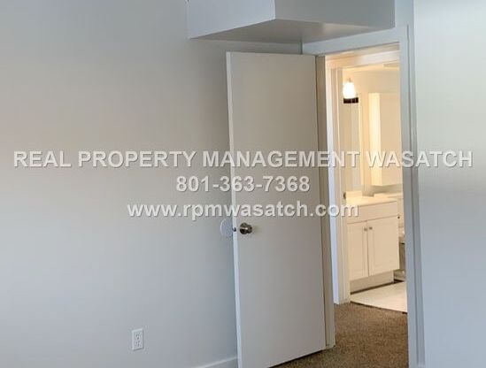 2 beds, 1 bath, 885 sqft, $1,400, Unit 104