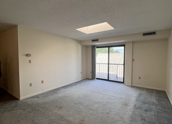 2 beds, 2 baths, 1,121 sqft, $3,400, Unit 301