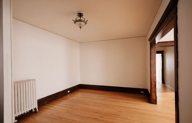 2 beds, 1 bath, 904 sqft, $1,250, Unit 307-31