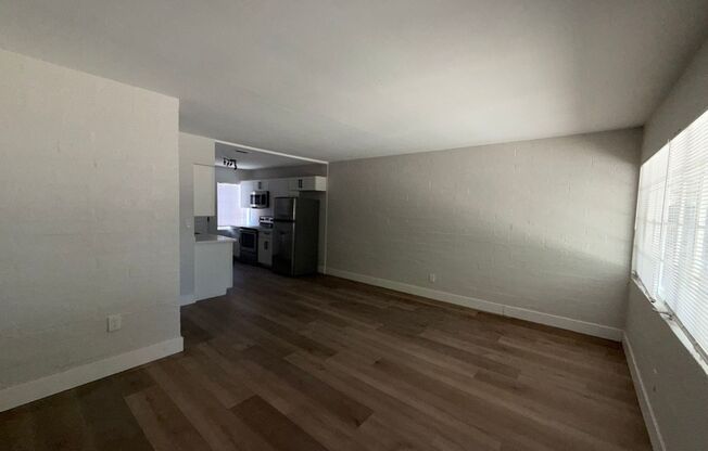 Updated 2-Bedroom Unit in Duplex with Brand-New Flooring