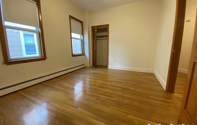 1 bed, 1 bath, 1,000 sqft, $2,200, Unit 14