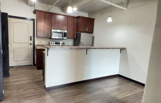 1 bed, 1 bath, 735 sqft, $1,097, Unit 121