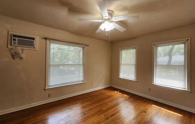 3 beds, 1 bath, $1,550