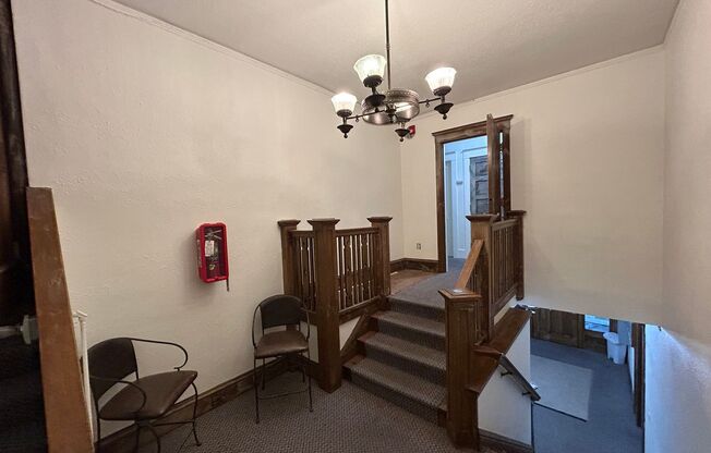 2 beds, 1 bath, $1,150, Unit Apt 8