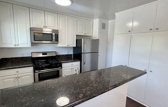 2 beds, 1 bath, $2,850, Unit 1505-F