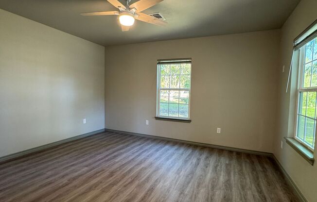 2 beds, 1 bath, $1,195