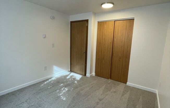 2 beds, 1 bath, 902 sqft, $1,150, Unit H - 085*