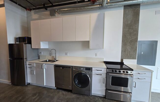 Studio, 1 bath, 500 sqft, $2,595, Unit 10